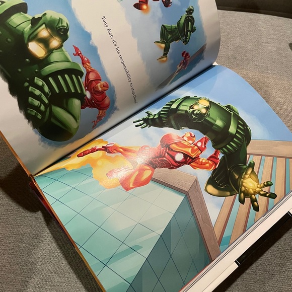 Marvel Books - Picture 6 of 10